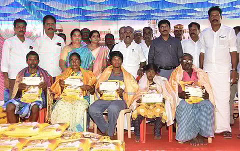 மேல்மலையனூரில் மாற்றுத்திறனாளிகளுக்கு அமைச்சர் செஞ்சி மஸ்தான் நலத்திட்ட உதவிகள் வழங்கினார்.