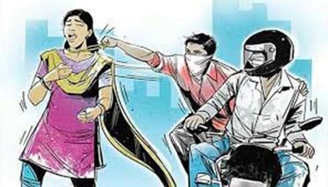 பெரியநாயக்கன்பாளையம் அருகே நூதன முறையில் பெண்ணிடம் 6 பவுன் செயின் பறிப்பு