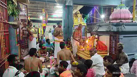 வைகுண்டவாச பெருமாள் முரளிகிருஷ்ணன் அலங்காரத்தில் வீதிஉலா காட்சி  நடைபெற்றது.