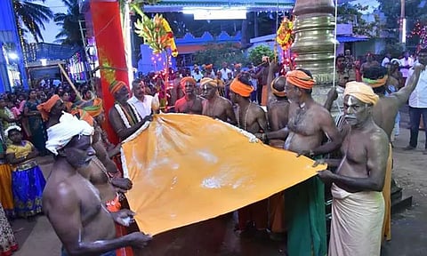 உடையப்பன் குடியிருப்பு நாராயணசாமி கோவிலில் ஆனி மாத தேர் திருவிழா கொடியேற்றம்