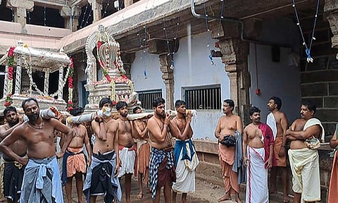 திருவட்டாரில் பக்தர்கள் திரட்டிய நிதியில் ஆதிகேசவ பெருமாள் கோவிலுக்கு வெள்ளி கமல வாகனம்
