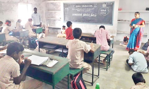 கொளப்பாடு உயர்நிலைப் பள்ளியில் ஓவியப்போட்டி நடந்தது.