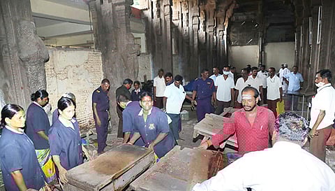 &nbsp;மீனாட்சி அம்மன் கோவிலில் கடைகள் அகற்றப்பட்ட காட்சி
