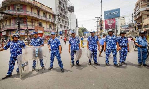 பாதுகாப்பு பணியில் ஈடுபட்டுள்ள பாதுகாப்பு படையினர்