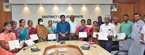 ஆதிதிராவிடர் நலப்பள்ளியை சேர்ந்த 10 மற்றும் 12-ம் வகுப்பு பொதுத்தேர்வுகளில் 2019-2020 கல்வி ஆண்டில் 100 சதவீதம் தேர்ச்சி விழுக்காடு காட்டிய பள்ளி தலைமை ஆசிரியர்கள், முதுகலை பட்டதாரி ஆசிரியர்கள், பட்டதாரி ஆசிரியர்கள் ஆகியோர்களுக்கு பாராட்டு சான்றிதழ்களை மாவட்ட கலெக்டர் விஷ்ணு வழங்கி பாராட்டினார்.