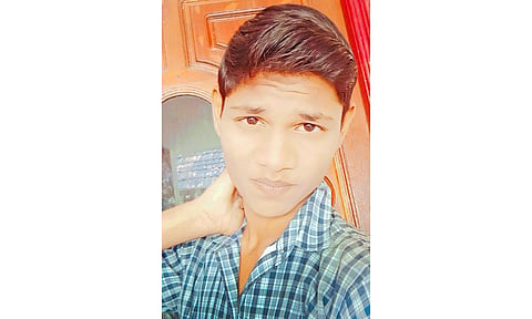 மாணவன் பாலமுருகன்.