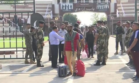 அட்டாரி எல்லை வந்தடைந்த மீனவர்கள்