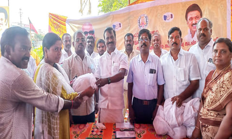 நெய்வேலி வடக்குத்து ஊராட்சி  என்.ஜெ.வி  நகரில் புதிய ரேஷன்  கடையை திறந்து  பொதுமக்களுக்கு  ரேஷன் பொருட்களை  சபா. ராஜேந்திரன் எம்எல்ஏ வழங்கினார்.