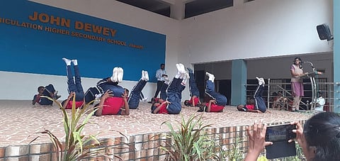 பண்ருட்டி ஜான்டூயி மெட்ரிக்  மேல்நிலைப்பள்ளியில் சர்வதேச யோகா தினத்தை முன்னிட்டுயோகா கொண்டாட்டம்  பள்ளி தாளாளர் வீரதாஸ்  தலைமையில் நடைபெற்றது.