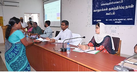 மக்கள் குறைதீர்க்கும் நாள் கூட்டத்தில் மாவட்ட கலெக்டர் ஸ்ரீதர் பொதுமக்களிடம் இருந்து மனுக்களை பெற்றார்.