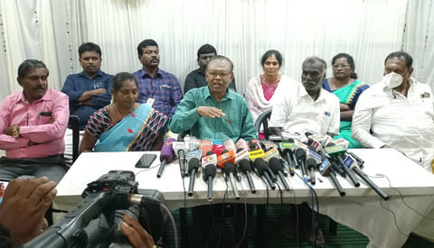 ஸ்டெர்லைட் ஆதரவாளர்கள் பேட்டியளித்த காட்சி.