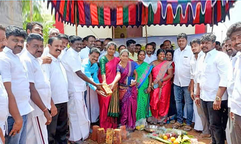 அடிக்கல் நாட்டுவிழா நடைபெற்றபோது எடுத்தபடம்.
