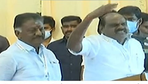 பொதுக்குழு கூட்டத்தில் இருந்து வெளியேறினார் ஓ.பன்னீர்செல்வம்