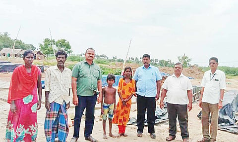 செங்கல் சூளையில் வேலை செய்த மாணவியை அதிகாரிகள் மீட்டனர்.