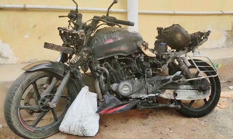 திருப்பரங்குன்றத்தில் போலீஸ்காரர் மோட்டார்சைக்கிளுக்கு தீவைத்த மர்மநபர்கள்