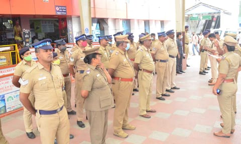 கோவை ரெயில் நிலையத்தில் போலீசார் தீவிர கண்காணிப்பு