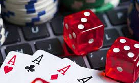 பணம் வைத்து சூதாடிய வடமாநிலத்தவர்கள் 8 பேர் கைது