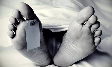 டாஸ்மாக் கடை அருகே இறந்து கிடந்த தொழிலாளி