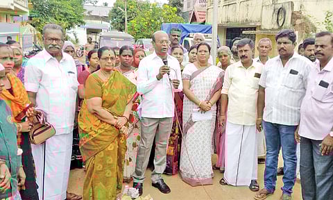 தூய்மை இயக்கம் பணிகள் குறித்து மண்டல பேரூராட்சிகள் உதவி இயக்குநர் கனகராஜ் பேசினார்.