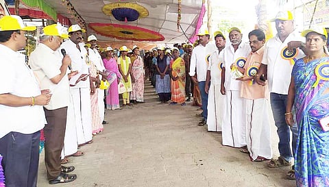 மஞ்சள் பை வழங்கி விழிப்புணர்வு