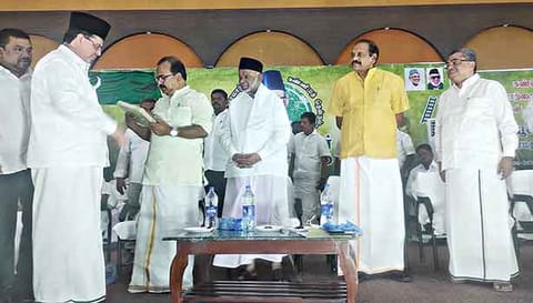 கருத்தரங்கம் நடைபெற்றது.
