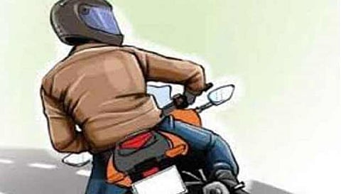 ஹெல்மெட் அணியாததால் ஆன்லைன் மூலம் 16 நாட்களில் ரூ.10 லட்சம் அபராதம் விதிப்பு