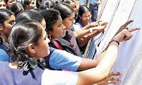 பிளஸ்-1 தேர்வு முடிவு வெளியீடு: புதுவை-காரைக்காலில் 90.90 சதவீத மாணவர்கள் தேர்ச்சி