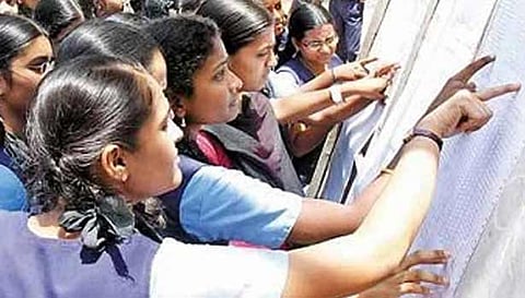 சேலம் மாவட்டத்தில் 7 பள்ளிகள் 100 சதவீதம் தேர்ச்சி