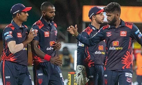 விக்கெட் வீழ்த்திய திருப்பூர் அணி