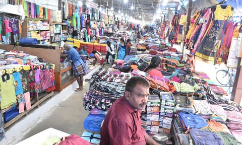 ஈரோடு ஜவுளி சந்தையில் வியாபாரம் மந்தம்