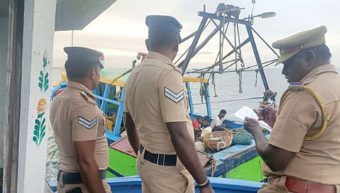 மோர்ப்பண்ணை கடல் பகுதியில் தீவிரவாதிகள் ஊடுருவலைத் தடுக்கும் ஒத்திகை நிகழ்ச்சி நடந்தது.