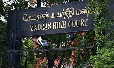 ஈபிஎஸ்க்கு எதிராக அதிமுக பொதுக்குழு உறுப்பினர் சண்முகம் நீதிமன்ற அவமதிப்பு வழக்கு