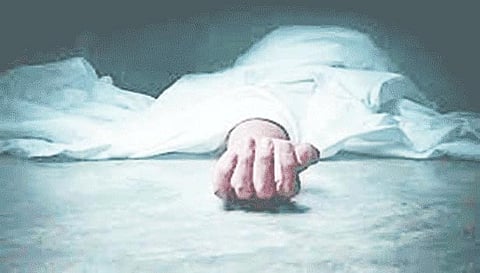 ரெயில் மோதி அடையாளம் தெரியாத வாலிபர் பலி