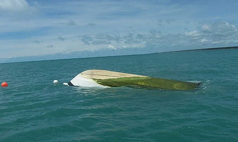 கன்னியாகுமரி அருகே ராட்சத அலையில் சிக்கி வள்ளம் கவிழ்ந்தது