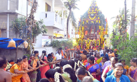 உடையப்பன்குடியிருப்பு ஸ்ரீமன் நாராயண சுவாமி திருக்கோவிலில் ஆனி மாத செம்பவள பஞ்சவர்ண தேரோட்டம்