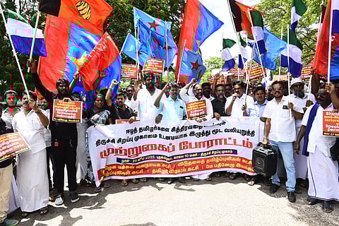 திருச்சி மத்திய சிறை முன்பு முற்றுகை போராட்டம்-64 பேர் கைது