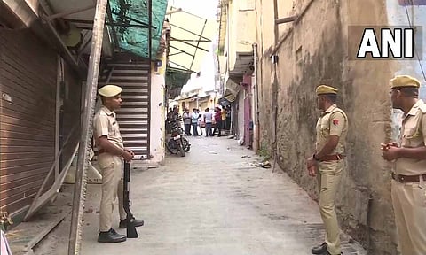 சம்பவ இடத்தில் போலீஸ் பாதுகாப்பு