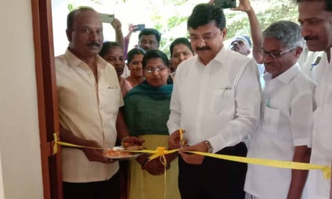 பொள்ளாச்சி  எம்.பி., கு.சண்முகசுந்தரம் திறந்து வைத்த காட்சி