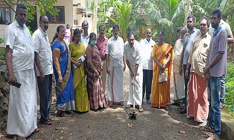 மெதுகும்மல் ஊராட்சியில் ரூ.70 லட்சம் மதிப்பீட்டில் 2 சாலைகள் சீரமைப்பு