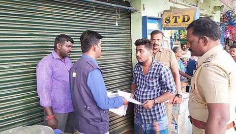 தேவகோட்டை பஸ் நிலையம் பகுதியில் புகையிலை பொருட்களை விற்பனை செய்த கடைக்கு சீல் வைக்கப்பட்டது.