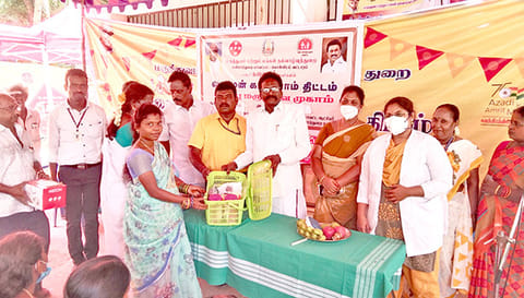 கர்ப்பிணி பெண்களுக்கு ஊட்டச்சத்து பெட்டகம் வழங்கப்பட்டது.