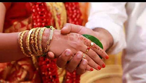 குழந்தைக்கு தாயான நிலையில் திருமணத்துக்கு மறுப்பு