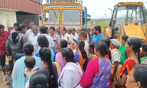 போராட்டத்தில் ஈடுபட்ட பொதுமக்கள்.