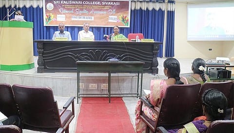 மேம்பாட்டு நிகழ்ச்சியில் பங்கேற்றவர்கள்.
