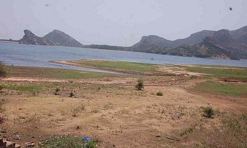 உடுமலை திருமூர்த்தி அணை.