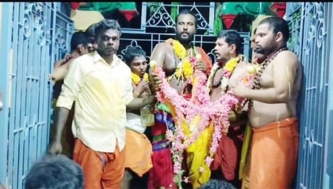 கம்பம் நடுதல் நிகழ்ச்சி நடைபெற்றது.