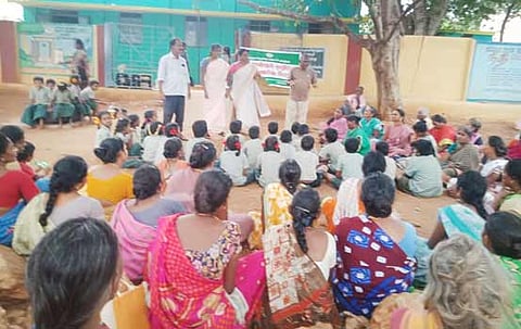 கோட்டைப்பட்டியில் பிளாஸ்டிக் விழிப்புணர்வு கூட்டம் நடந்தது. 