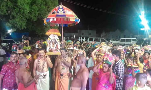 அம்மன் வீதி உலா,&nbsp; திரளான பக்தர்கள் பங்கேற்றனர்.&nbsp;