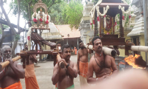 கன்னியாகுமரி குகநாதீஸ்வரர் கோவிலில் சப்பரவாகனத்தில் நடராஜபெருமான்- சிவகாமி அம்பாள் பவனி
