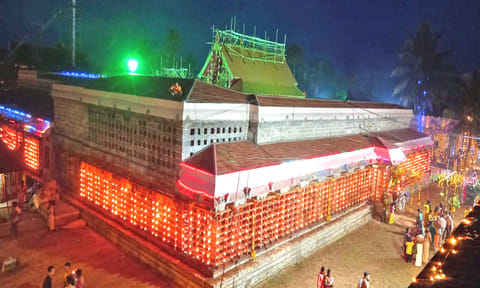 திருவட்டார் ஆதிகேசவ பெருமாள் கோவிலில் லட்ச தீபம்